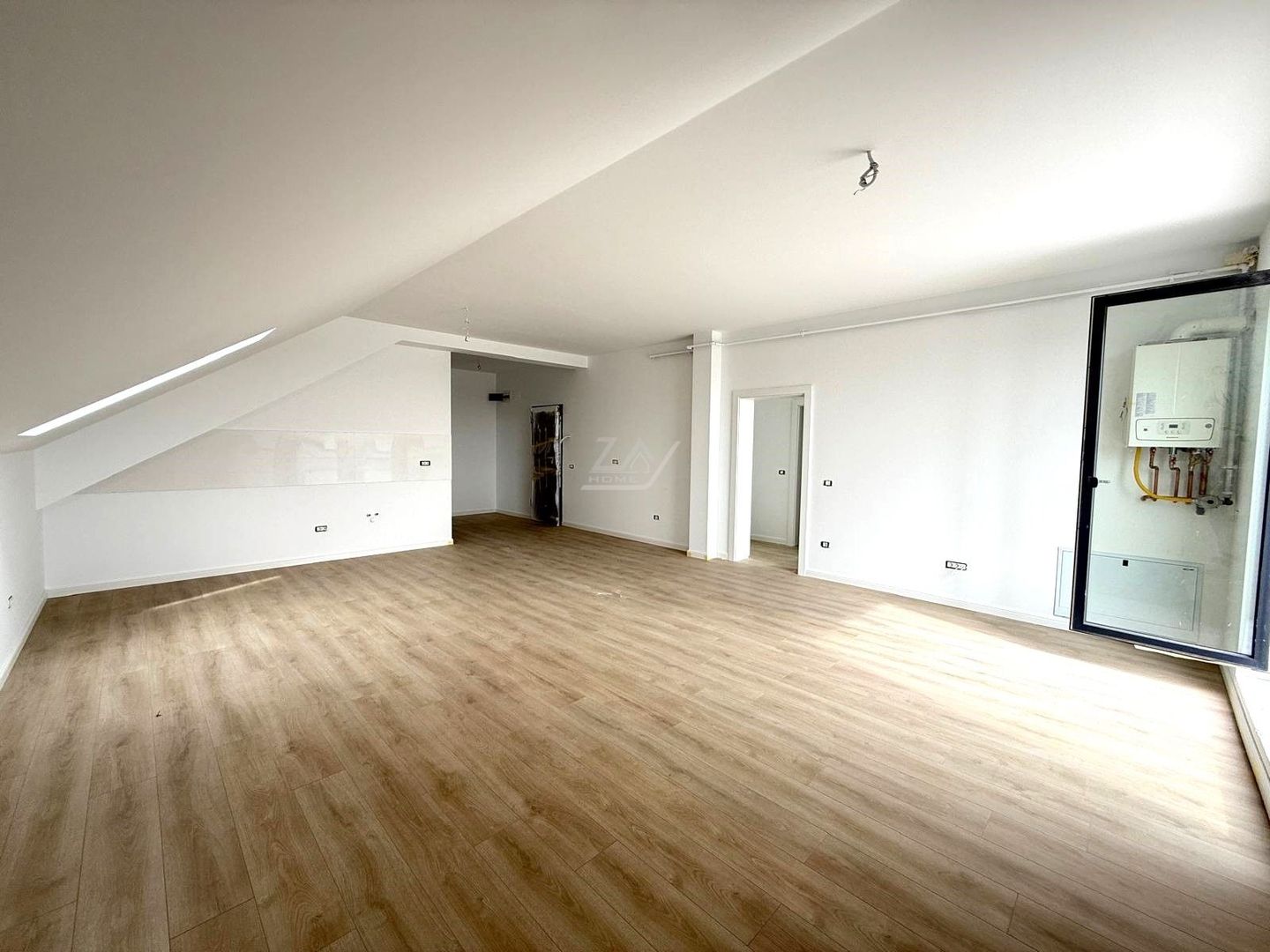 Terasa 20 mp. 2 bai. Lift. Loc de parcare. - Poză 3