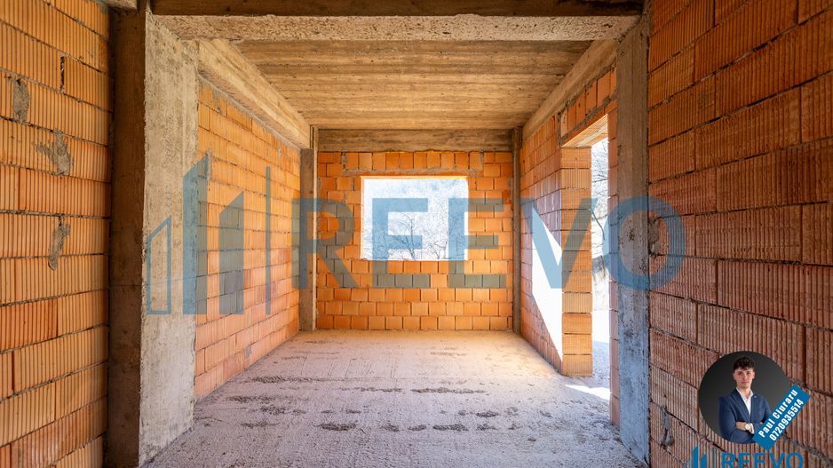 Pensiune/Vilă la roșu P+E+M în Sărata - Poză 15