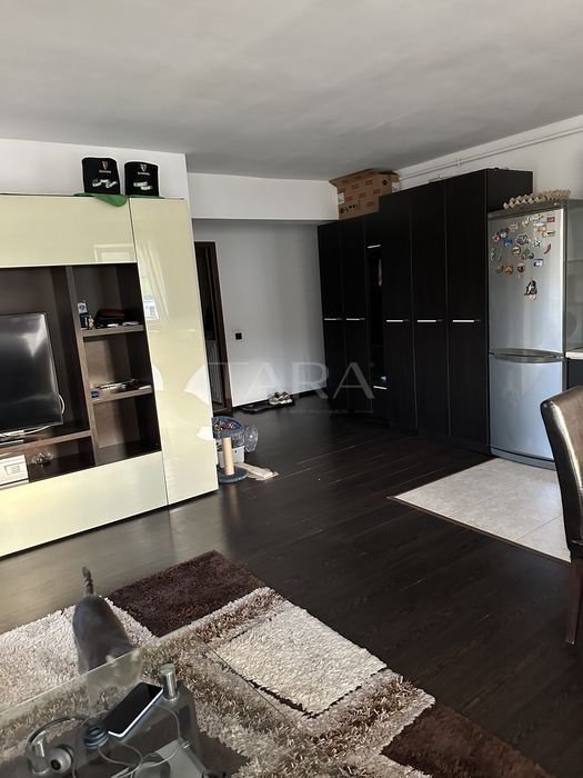 Apartament cu 2 camere, 2 balcoane de 15 mp, zonă Florilor. - Poză 4
