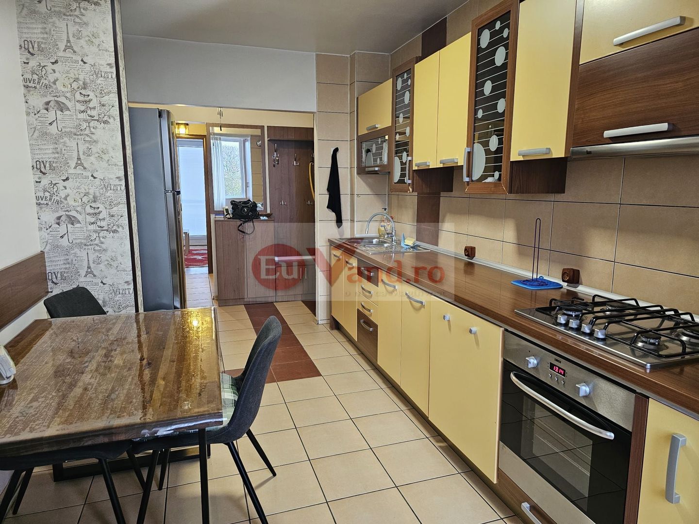 Apartament cu 3 camere, mobilat si utilat - Piata Centrala - Poză 4