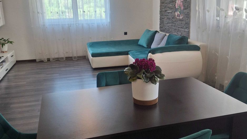 Apartament 2 camere, balcon, etaj intermediar, BMW - Poză 2