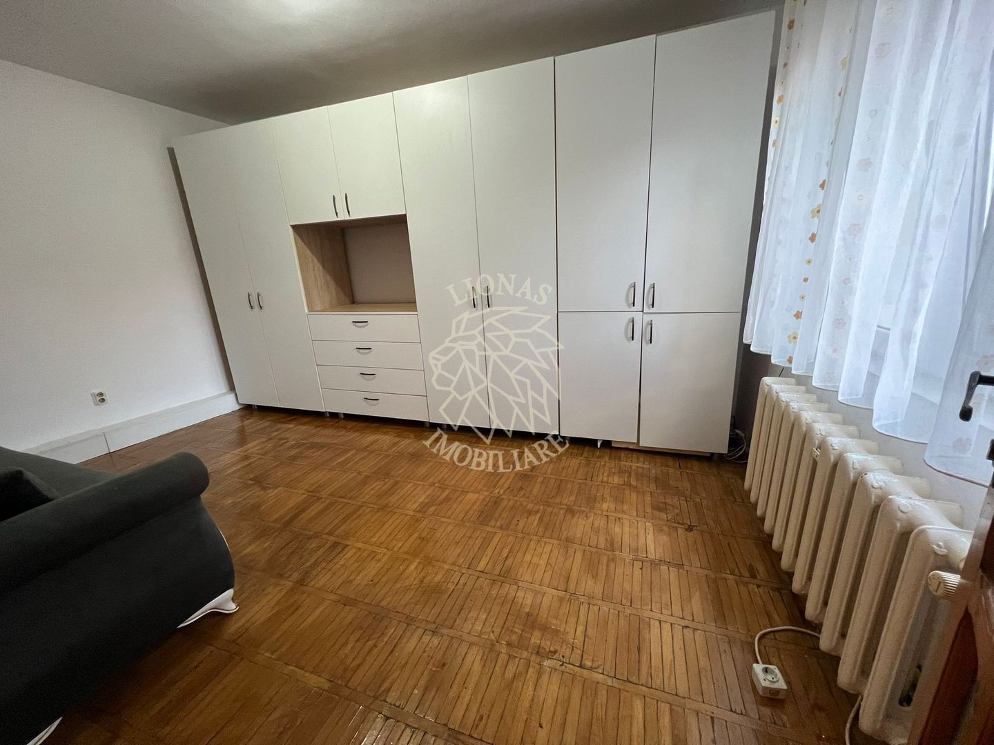 Garsoniera 21 mp-curte comuna-parter-Zona Spalatoria Mara - Poză 2