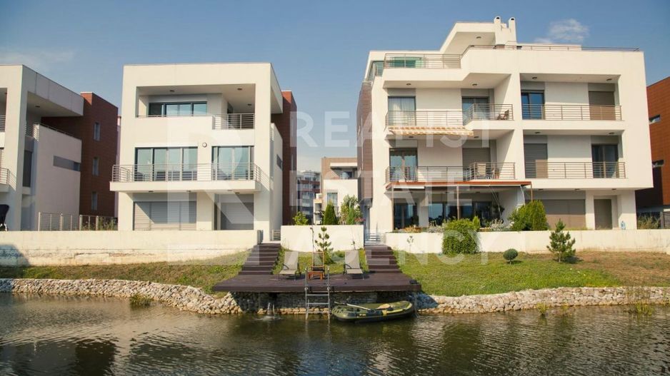 Vilă modernă cu grădină și terasă - București. - Poză 4