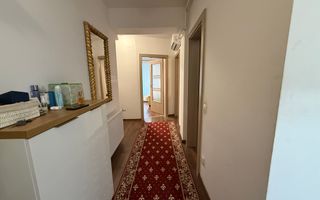 3 camere intr-o cladire cu arhitectura deosebita - Poză 6