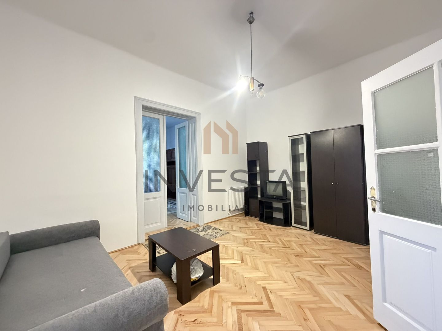 Casa cu 4 camere de inchiriat cu 2 locuri de parcare, zona 7 Strazi - Poză 5
