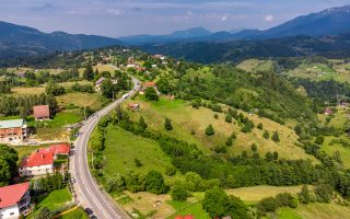 Aproape 4.000 mp, in fascinatia decorului montan, Bran, Moieciu de Jos, Brasov - Poză 1