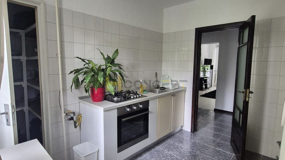 Inchiriere Apartament 3 camere disponibil imediat Bld Decebal - Poză 4