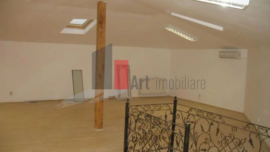 Oportunitate Unică! Vilă Spațioasă lângă Podul Grant, Ideală pentru Birouri - Poză 3