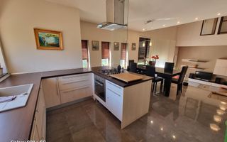 Vilă cu 4 camere de închiriat în zona Braytim cu piscina - Poză 10