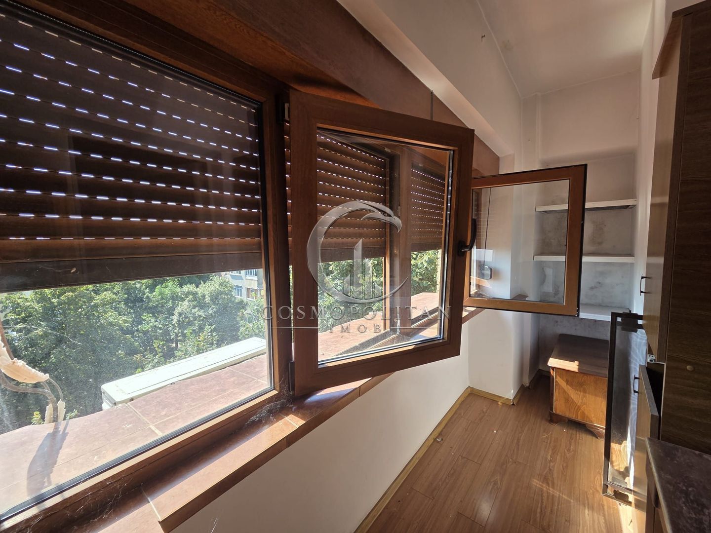 Apartament deosebit cu scara interioara si 4 camere ~ pozitie centrala - Poză 3