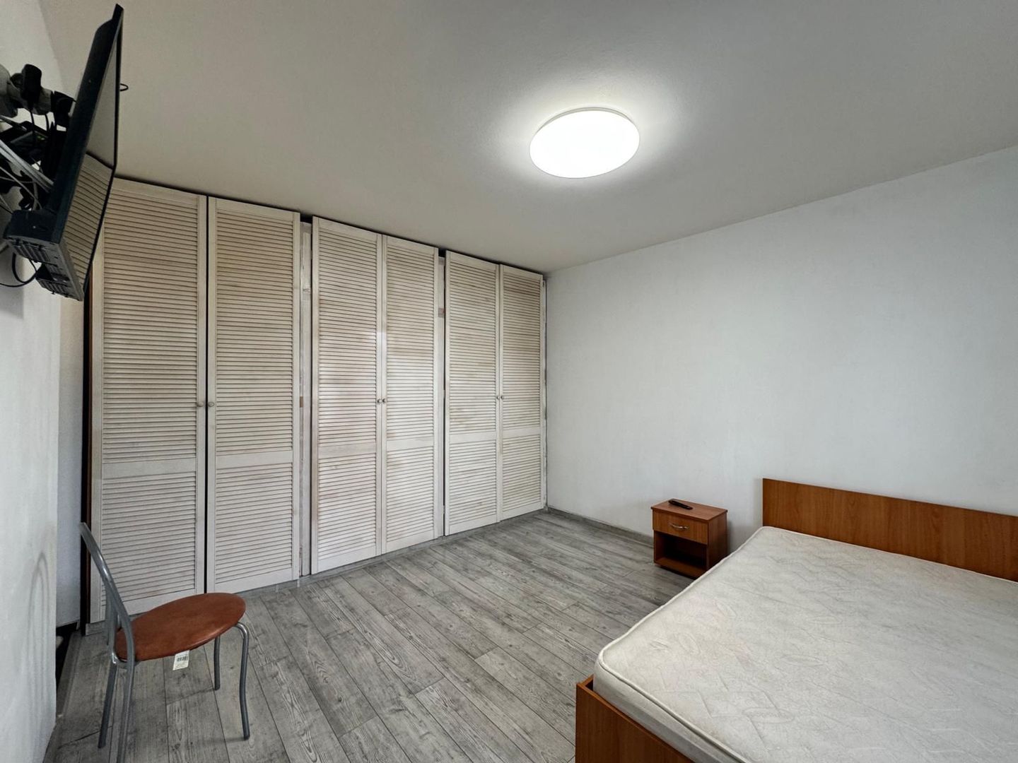 Garsoniera spatioasa situata la parter inalt in Vasile Aaron zona OMV - Poză 3