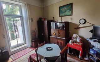 Apartament în casă interbelică, zonă centrală, curte comună și terasa - Poză 3