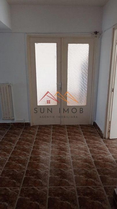 Apartament 3 camere, decomandat, ultracentral, Campina, Prahova - Poză 3