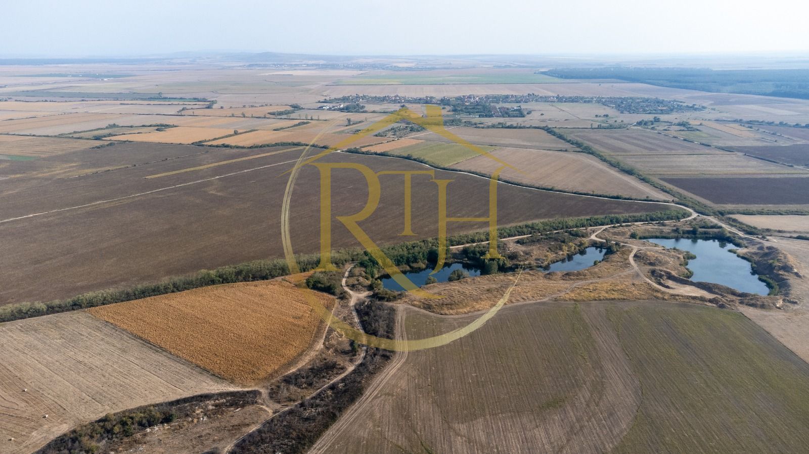 Investiție unică, 10 ha teren cu luciu de apă, ideal pentru turism și agrement! - Poză 9