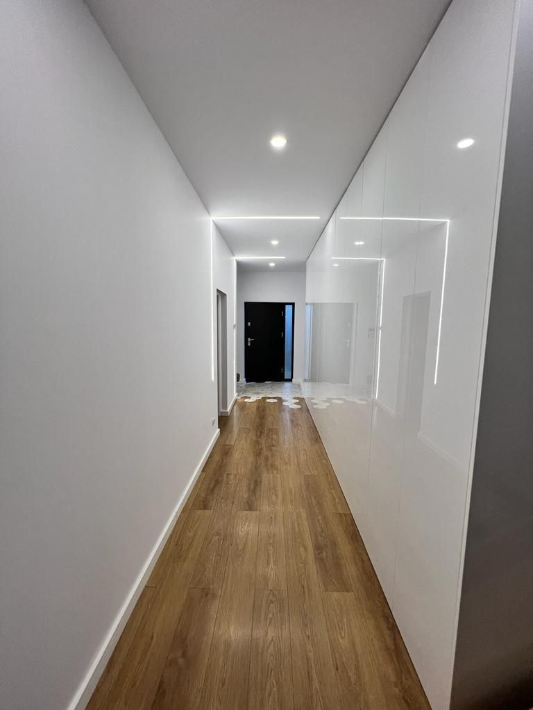 Locuinta moderna spatioasa cu garaj - Poză 12