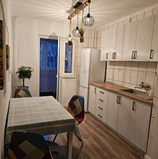 AP. 3 CAMERE - CRANGASI, LOC PARCARE, BOILER, METROU 7 MINUTE - Poză 1