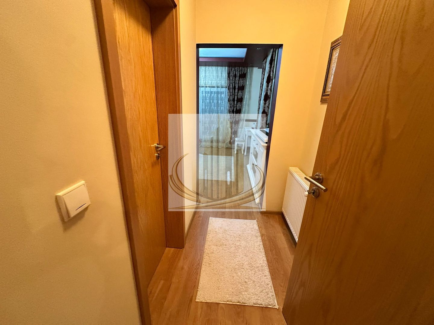 Casă premium cu panouri solare, stație EV, anexă locuibilă și grădină - Poză 13