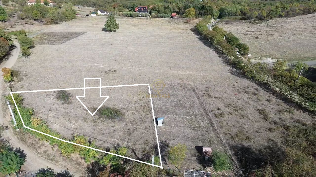 Teren Intravilan cu Priveliste Superba si Utilatii in Viile Satu Mare - Poză 4