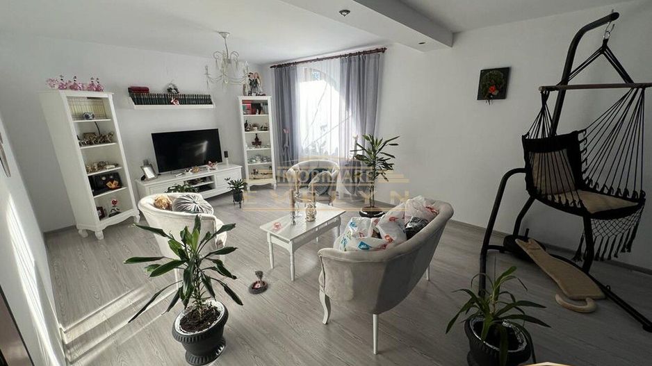 Casa tip duplex de vanzare + teren, zona Manastirea Doamnei. - Poză 1