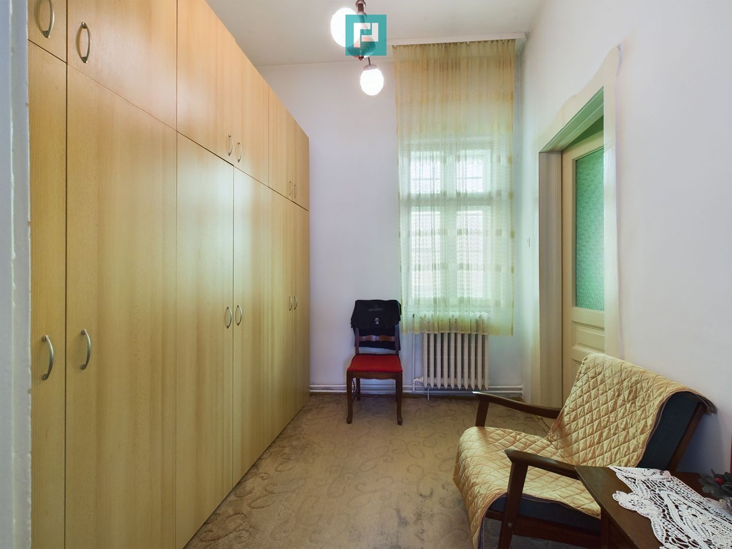 Casă individuală cu teren de 1100 mp și 3 apartamente în curte - Poză 12