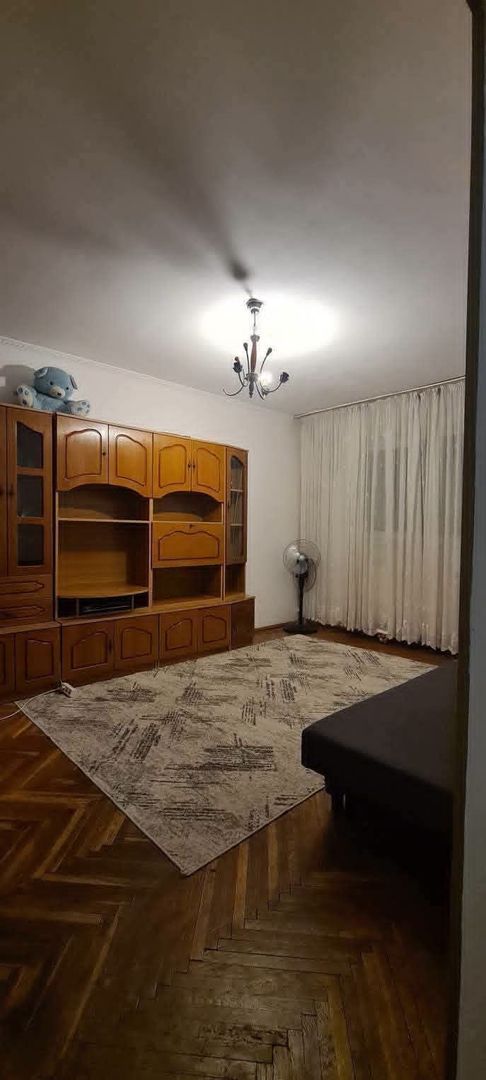 De vanzare apartament cu 2 camere, central, Bloc BR, et. 2, 76.000 euro - Poză 2