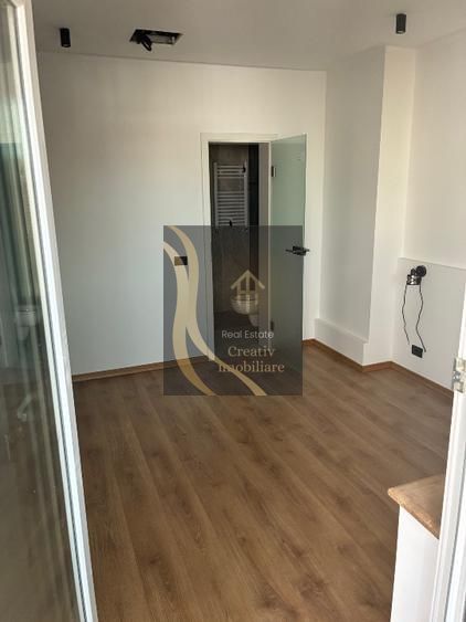 Vând apartament deosebit, zonă ultracentrală, renovat deosebit - Poză 11