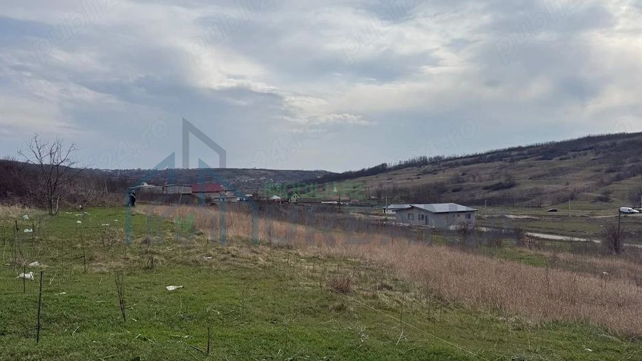 Teren de vânzare în Vorovești (Miroslava) - 1.800 mp, 1.111 mp intravilan - Poză 2