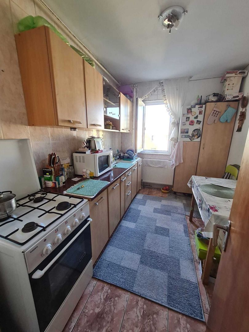 Apartament 3 camere decomandat - Poză 2
