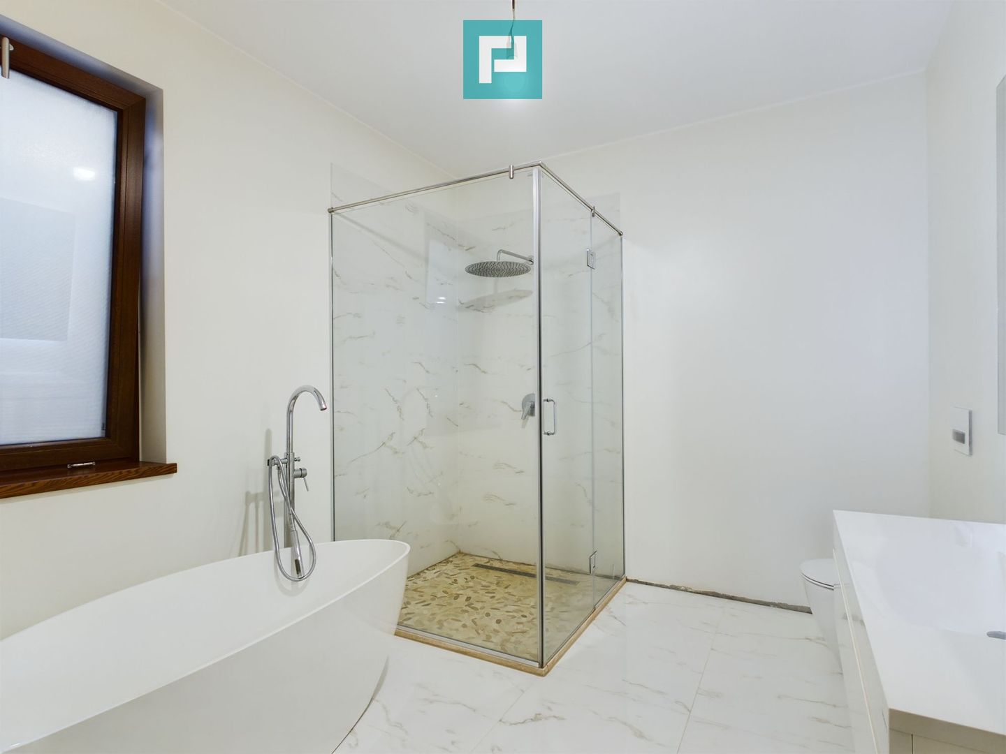 Vilă la sol cu 3 camere în Pârneava - Poză 16