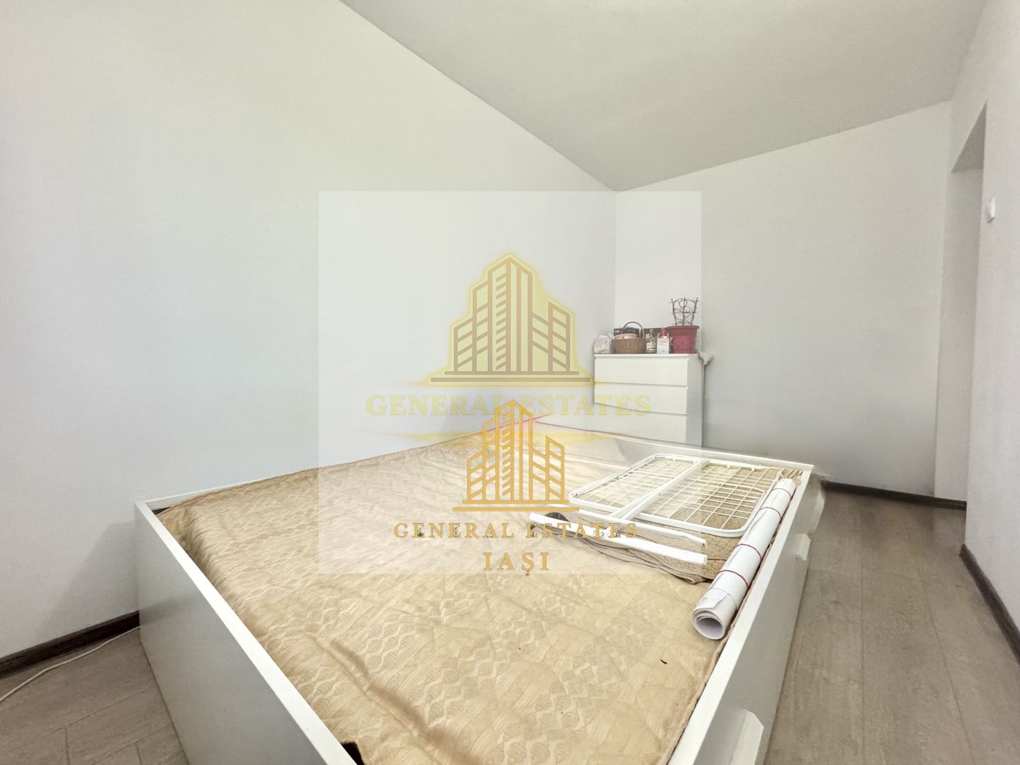 Vânzare apartament 3 camere -  vis-a-vis de Pașapoarte Iași - Poză 7