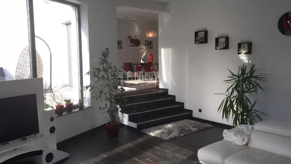 Vila deosebită cu 6 camere, piscină și grădină amenajată – Florești. - Poză 5