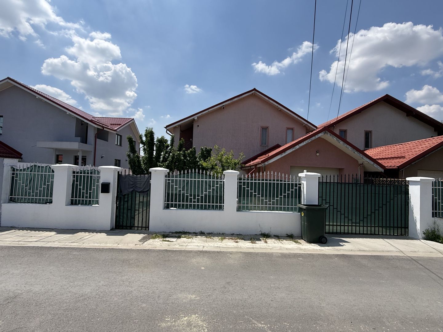 Vila P+1 cu terasă 255 mp + garaj 22,5 mp si teren 417 mp-Berceni ! - Poză 2