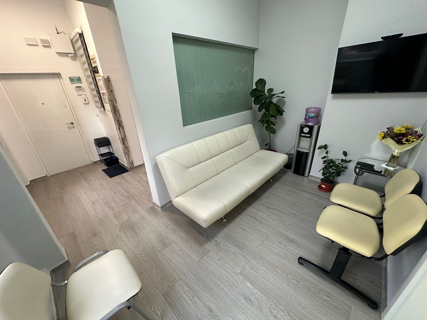 Apartament  4 camere în clădire istorica transformat în SAD - Poză 3