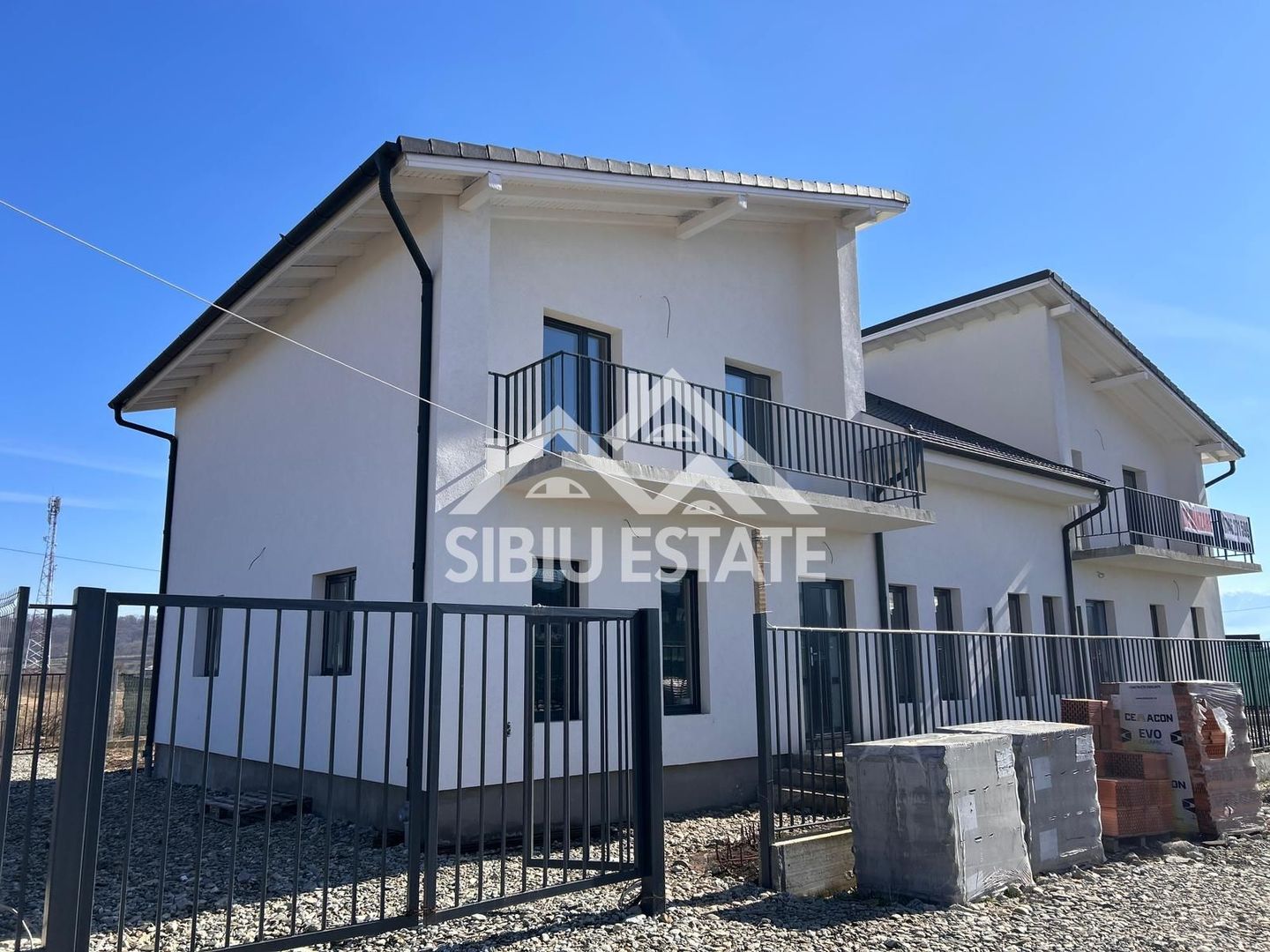 Casa duplex de vanzare 4 camere, 2 bai-s.u. 142 mp. PRET AVANTAJOS - Poză 99