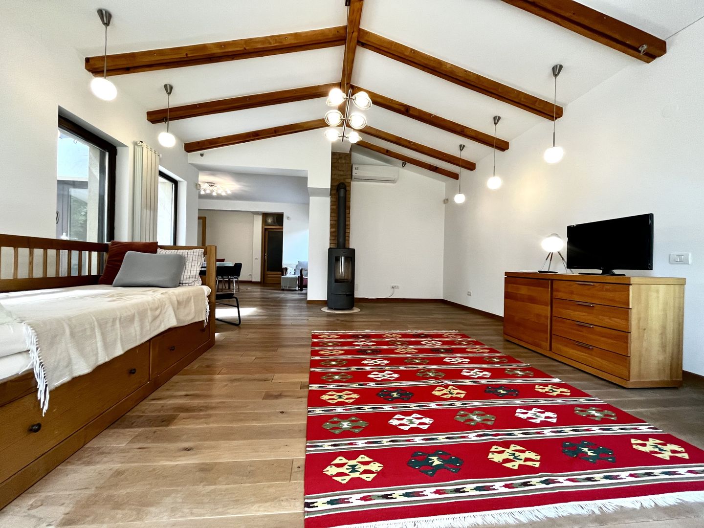 Casă de vis în Giroc – Eleganță clasică, spațiu vast și confortabil - Poză 6