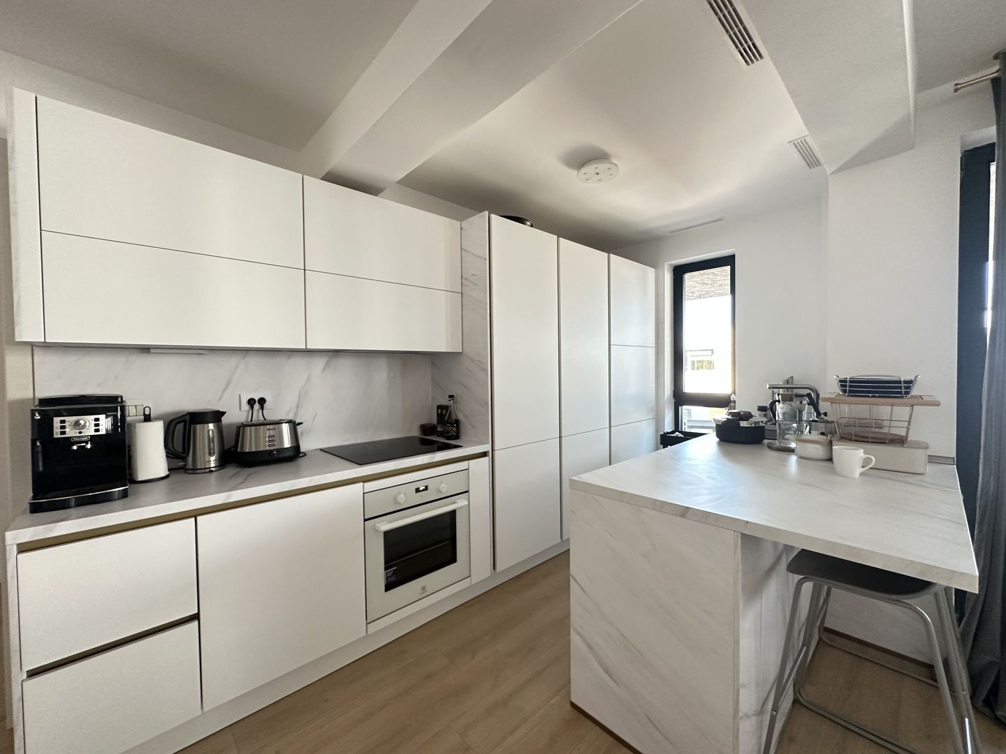 Lux și confort pe Iancu Nicolae Apartament cu 4 camere - Poză 6