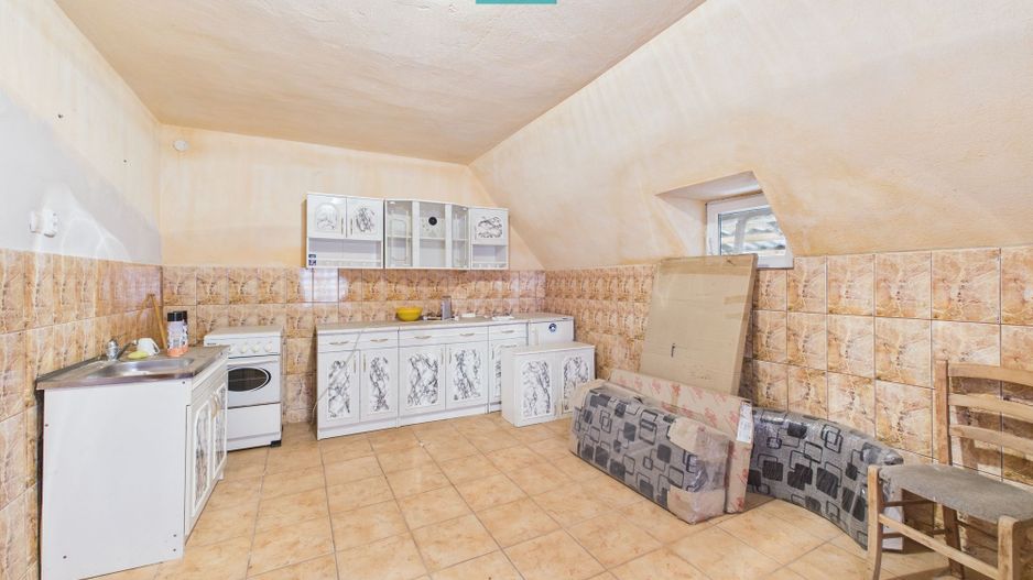 Casă și centru comercial, în localitatea Lazuri - Poză 7