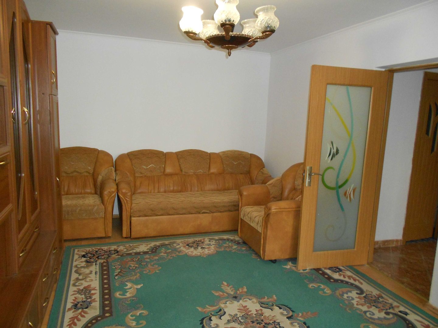 Apartament 2 camere decomandat bloc 1980 langa metrou Gorjului - Poză 3