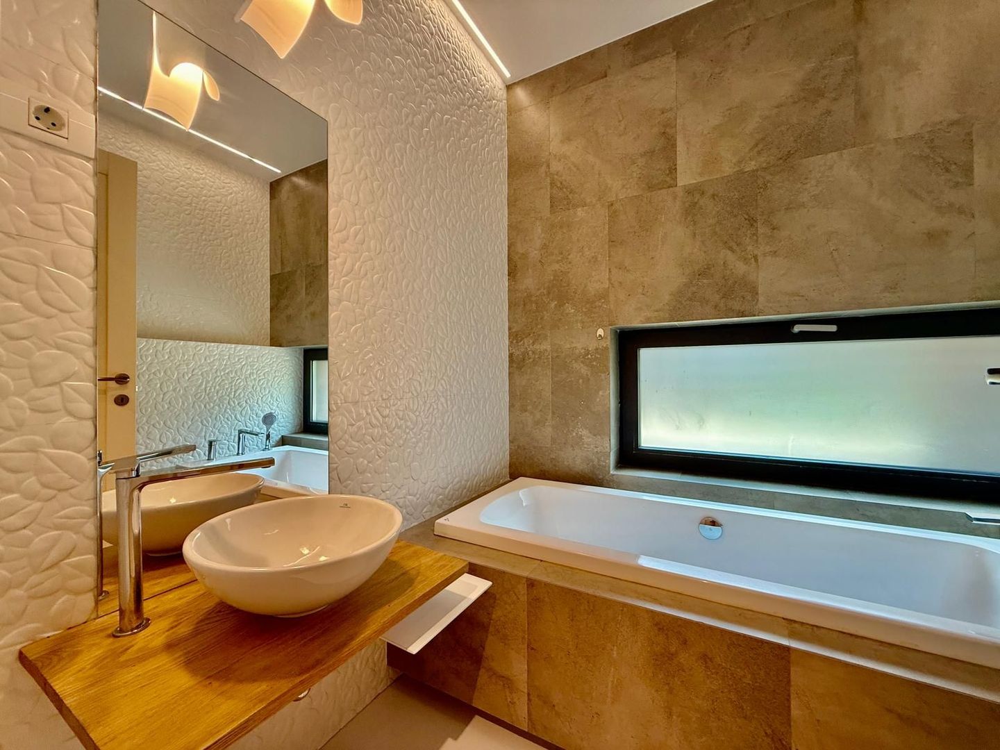 Refined Luxury Residence | Exclusive Villa with Private Spa - Poză 7