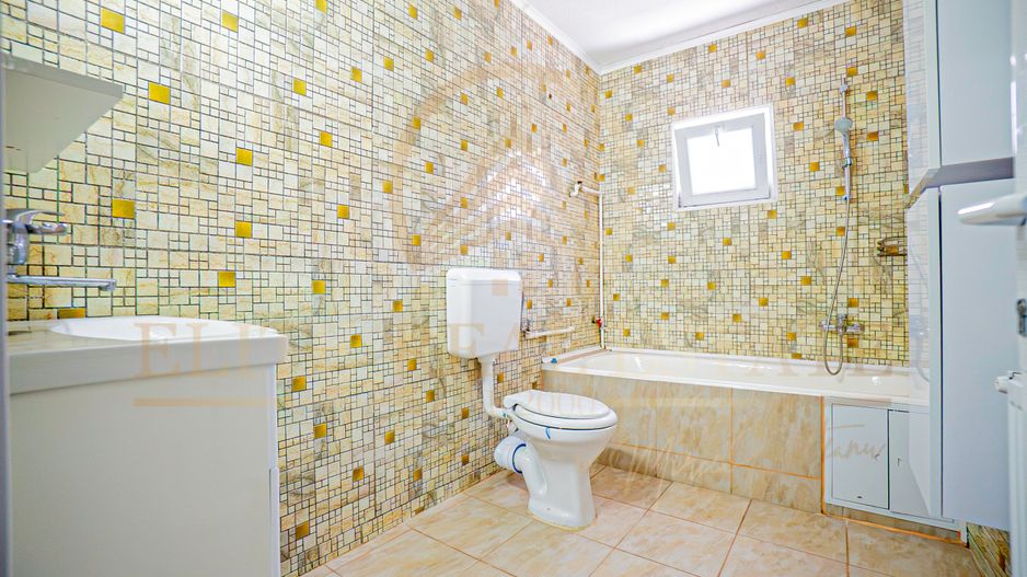 Apartament in vila , Curte  , Garaj - Pod butelii - Poză 8