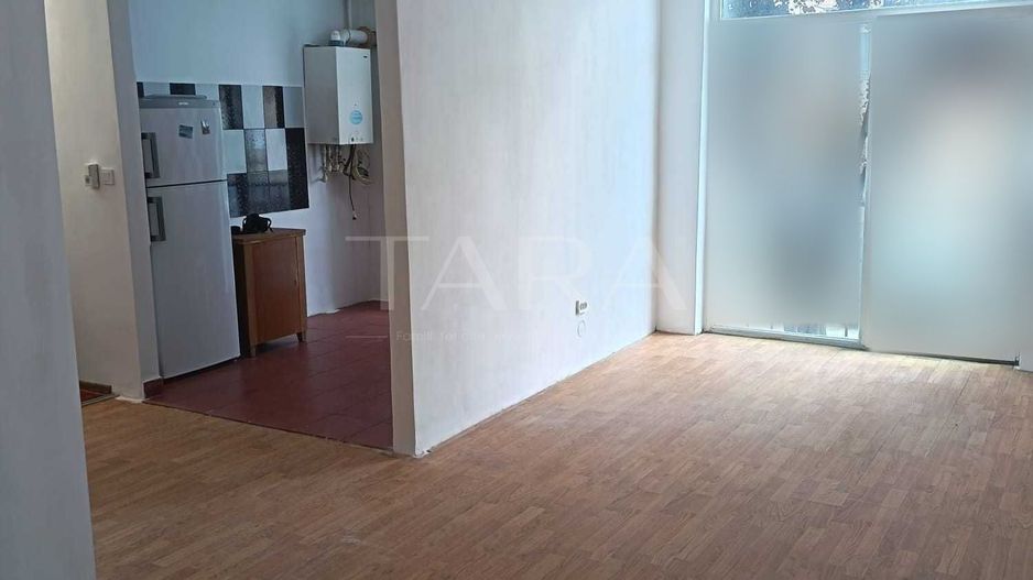 Apartament 1 cameră renovabil cu parcare inclusă în acte – Florești. - Poză 1