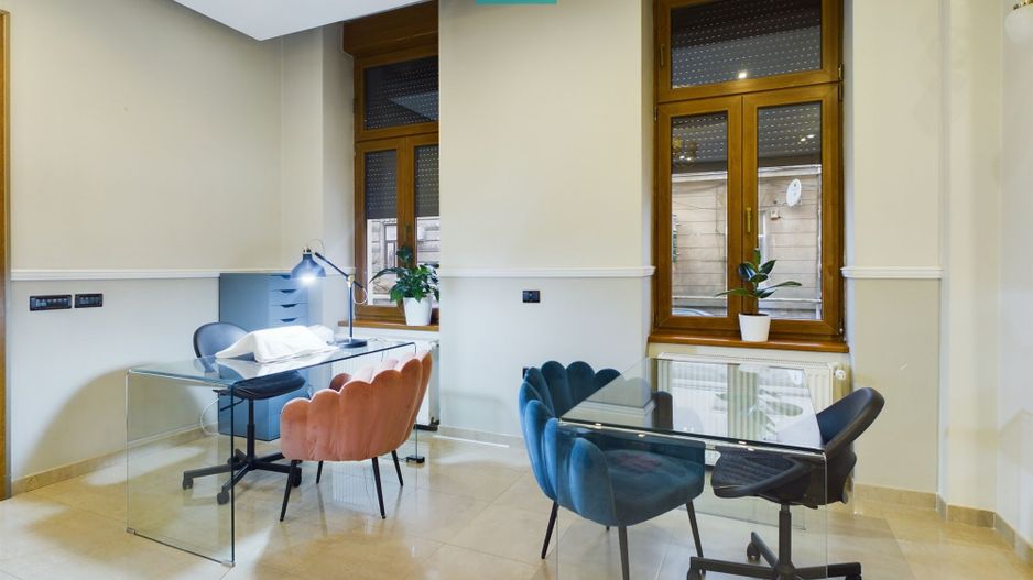 Post manichiură în salon Ultracentral - Poză 3