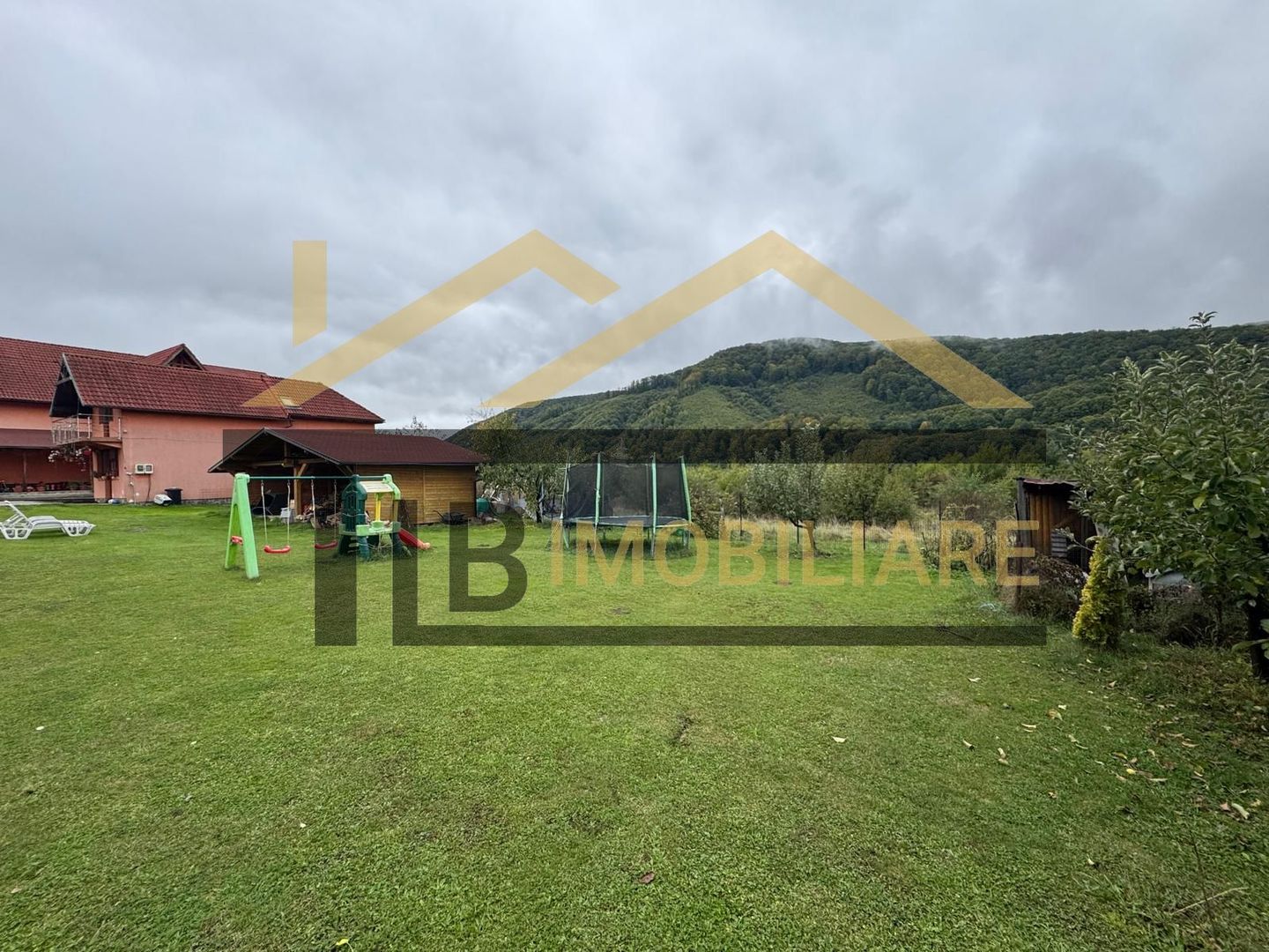 Vila cu 8 camere de vanzare, teren 1580mp, Zona Praid - Poză 6