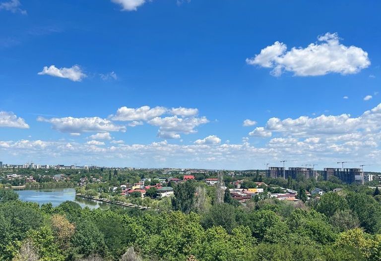 Inchiriere apartament 4 camere vedere parc - Poză 2