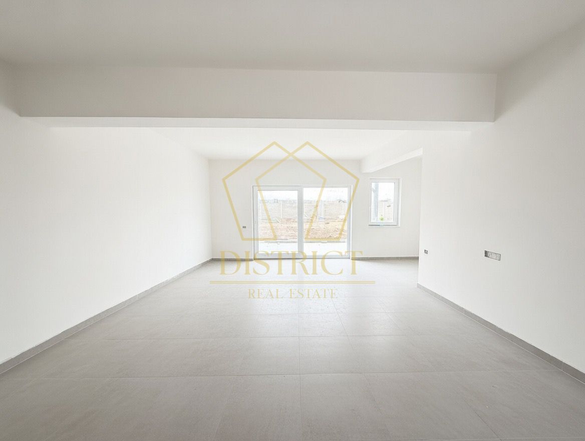 Duplex despartit prin camera tehnica, 5 camere, asfalt | Giarmata Vii - Poză 1