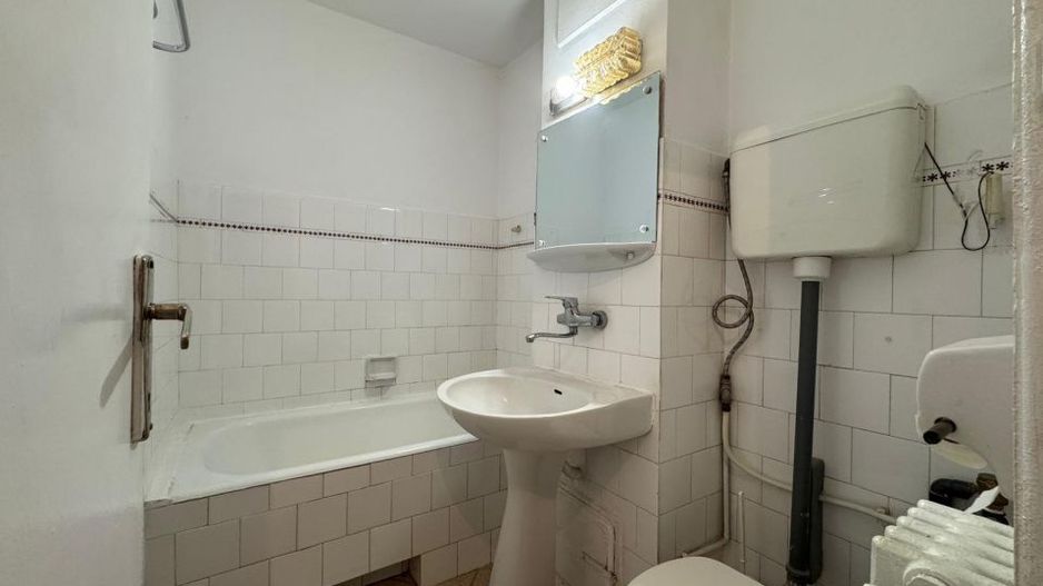 Apartament 3 camere decomandat, 56 mp utili, etaj 2 – zona Torontalului - Poză 8