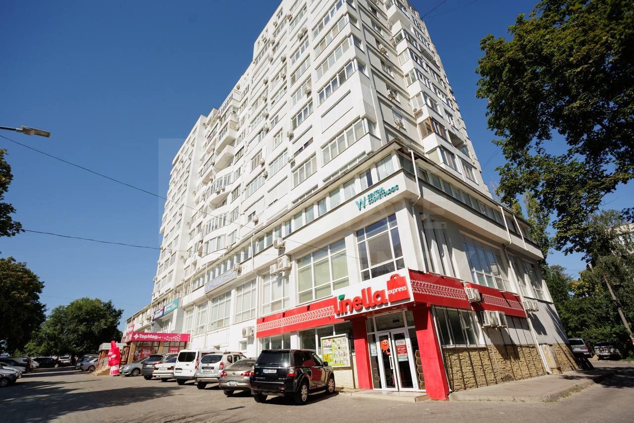 Vânzare, apartament 2 camere, living, bulevardul Traian, Botanica. - Poză 1