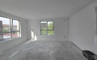 Vila finalizata, curte libera 185 mp,  loc de parcare, zona case - Poză 10