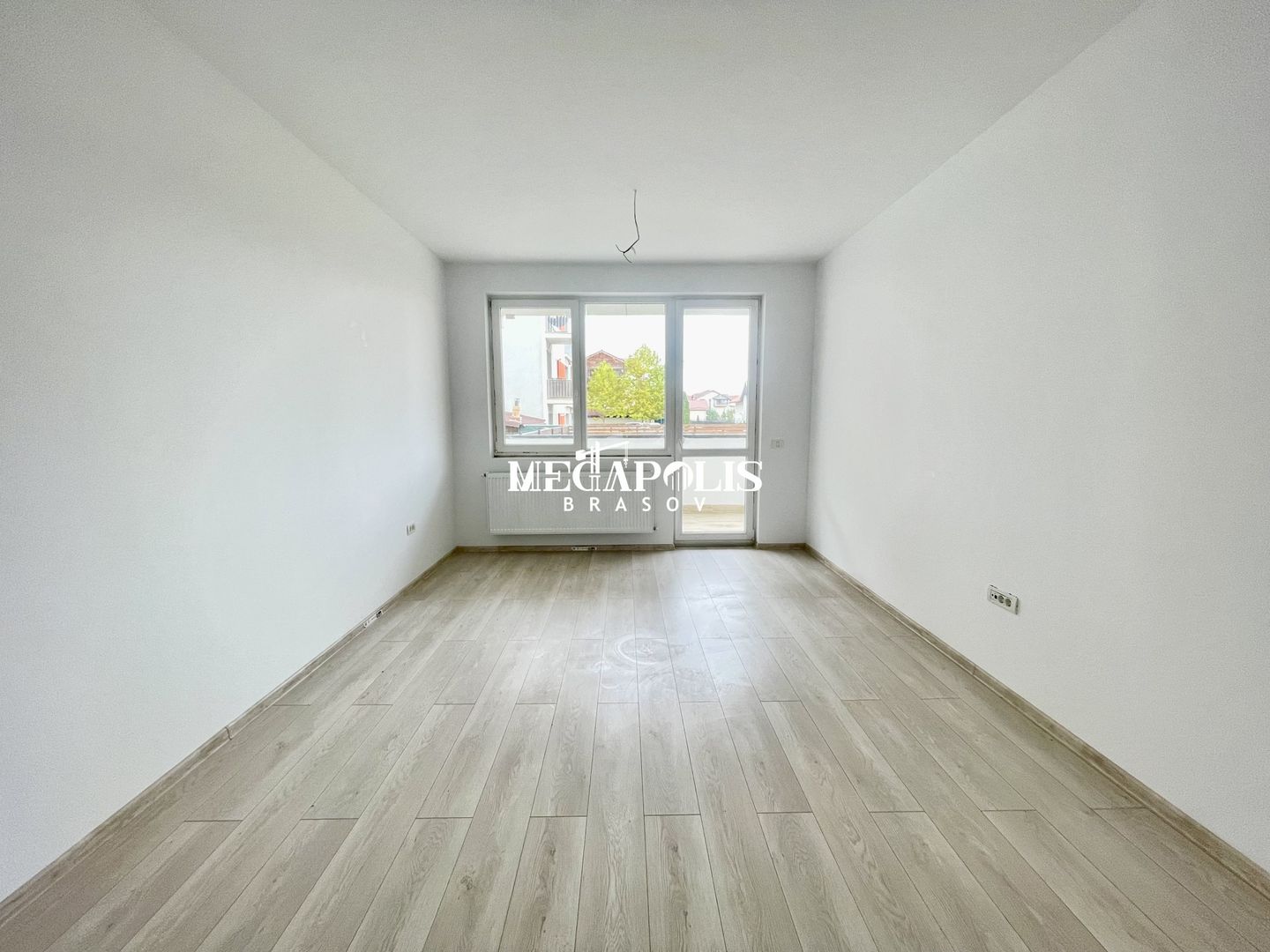 2 camere | Curte 347 mp | Decomandat | Parcare - Poză 6