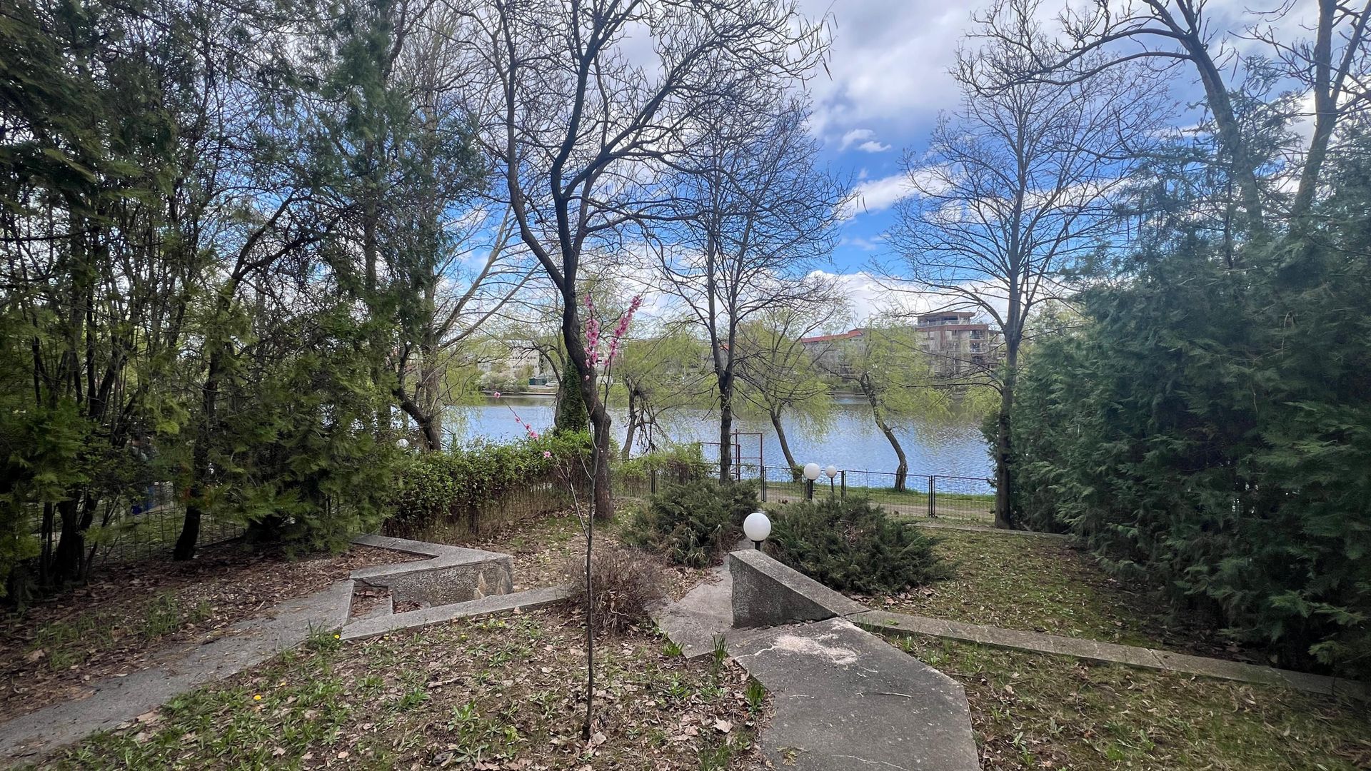 Vila 5 camere cu acces la lacul Baneasa | teren 400 mp - Poză 2